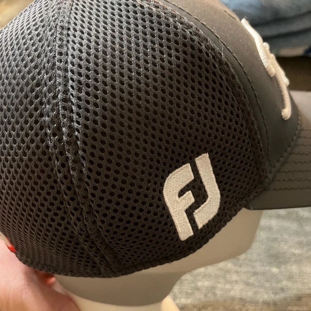 Titleist Pro V1 Footjoy Gray Hat
